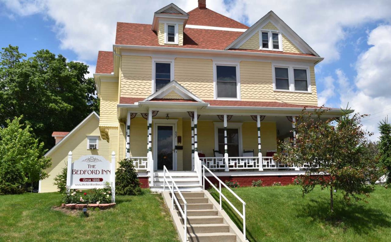 Bedford Inn, Iowa hotel, a bed & breakfast walking distance from town